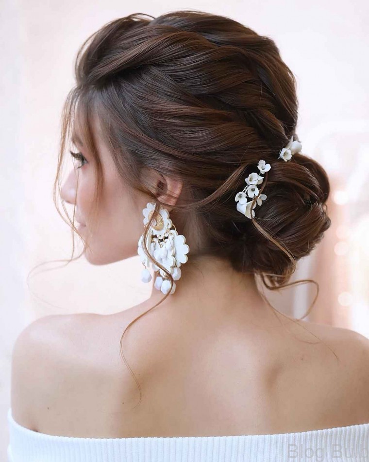 10 chic wedding hair updos for elegant brides 7 10 Chic Wedding Hair Updos For Elegant Brides